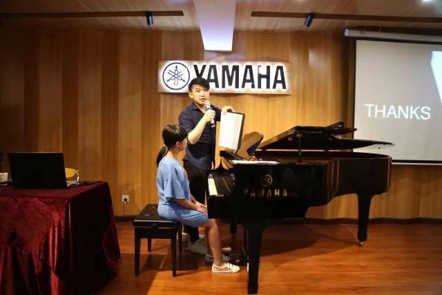 w88win优德艺术家鲍释贤茂名市钢琴音乐会及大师班圆满落幕