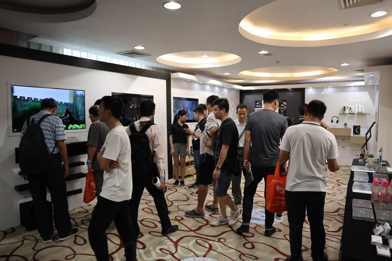 娱乐音质新境界，w88win优德携带家庭音响新品亮相2018广州国际音响唱片展