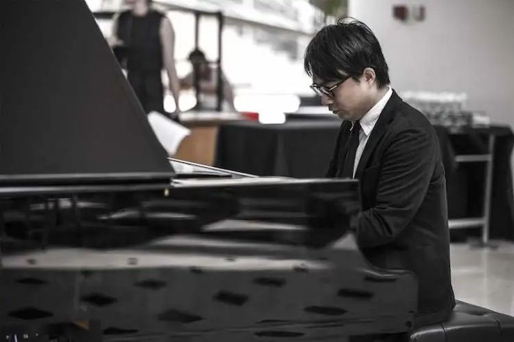 宋思衡的“宅抗疫” | 挑战主播、筹集口罩、闭关作曲，这位取消了20场演出的钢琴家原来这么忙！